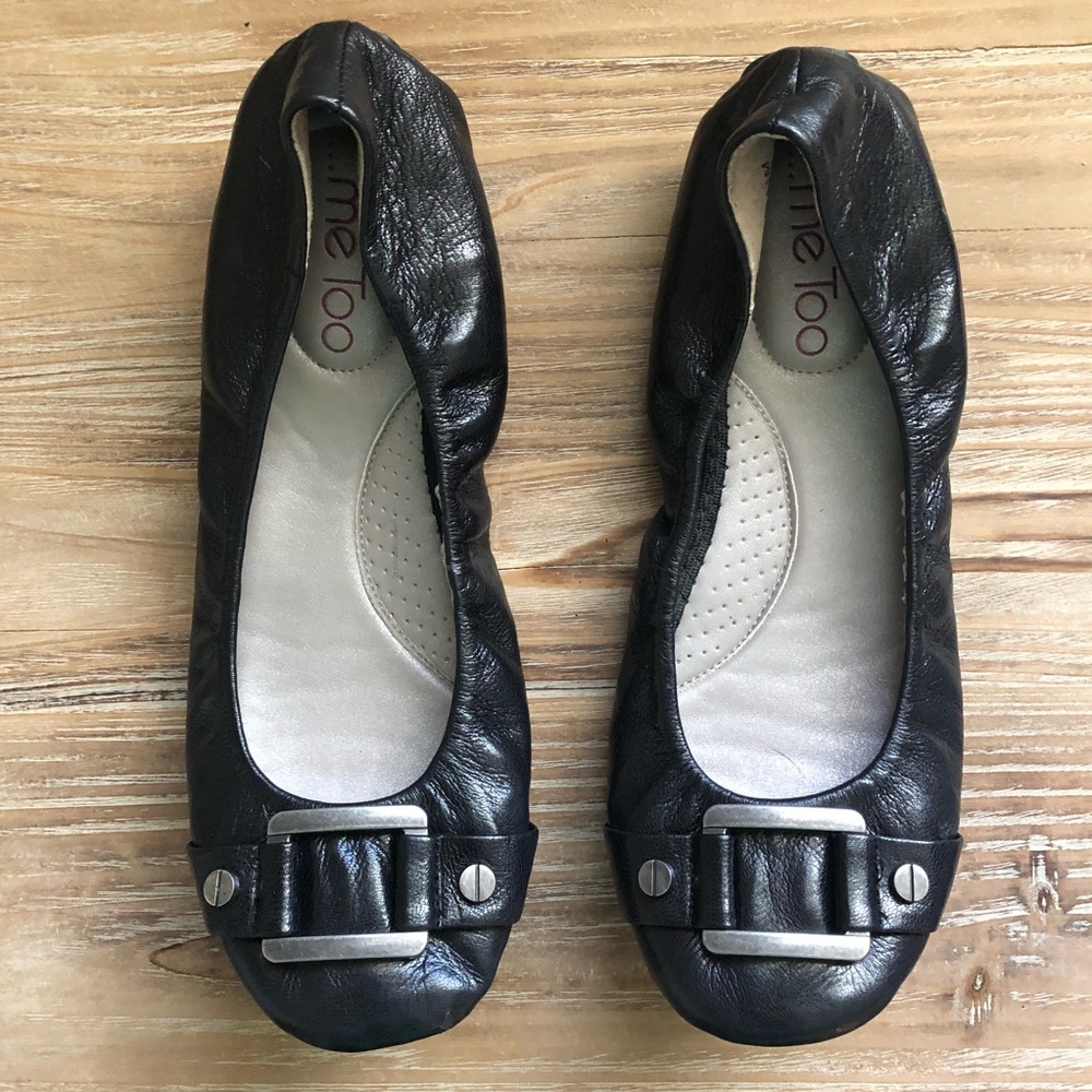 NWOT Me Too black leather buckle flats
